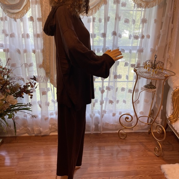 Luxury Cashmere Set - Picture 2 of 3